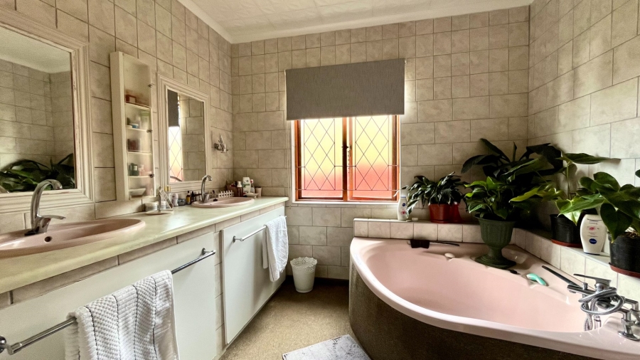 4 Bedroom Property for Sale in Heiderand Western Cape